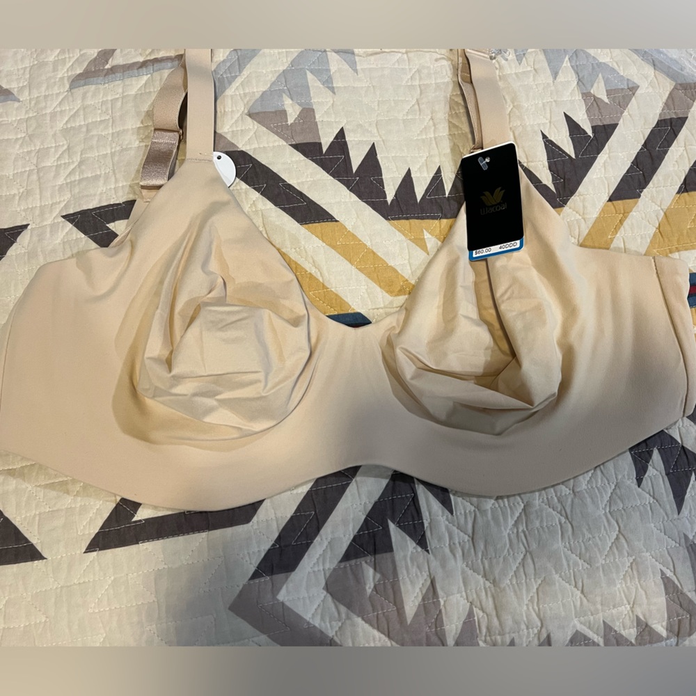 NWT wacoal 40DDD nude bra. Never tried on